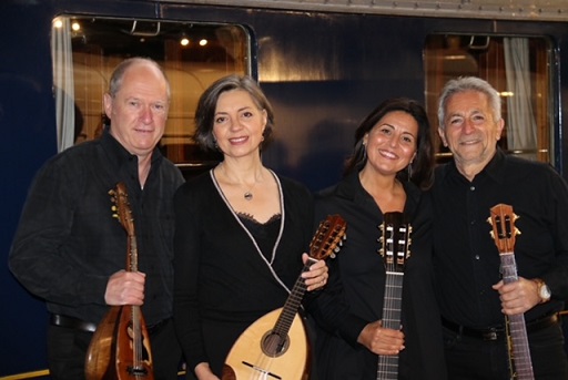 Concert du quatuor de guitares Copains'Cabana au showroom de l'Ophicléide, à Mulhouse